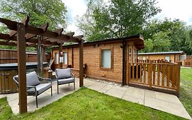 Lakeside Lodge 1, With Log Burning Hot Tub